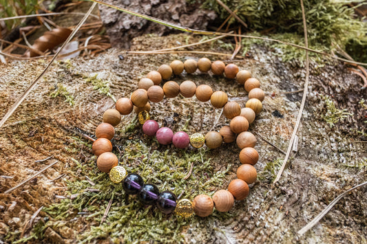 Reiki energetisiertes Armband Amethyst / Holz hell / Messingperlen